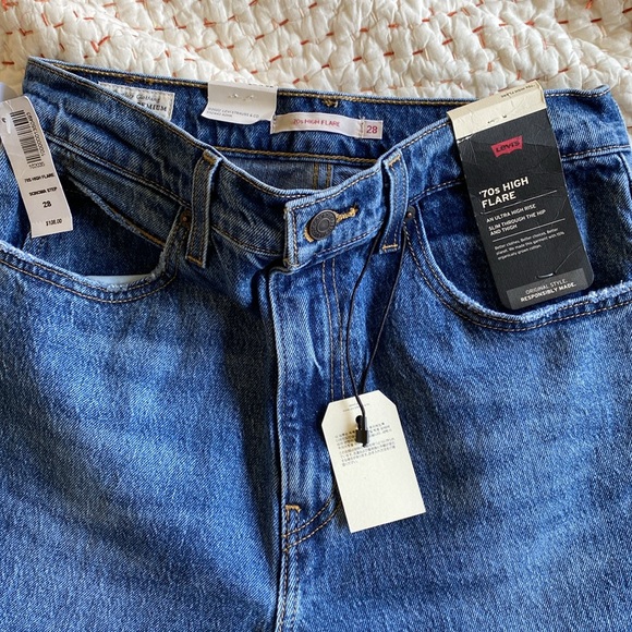 NWT Levi’s 70s High Flare Jeans from Aritzia 28x 32 - Picture 3 of 5